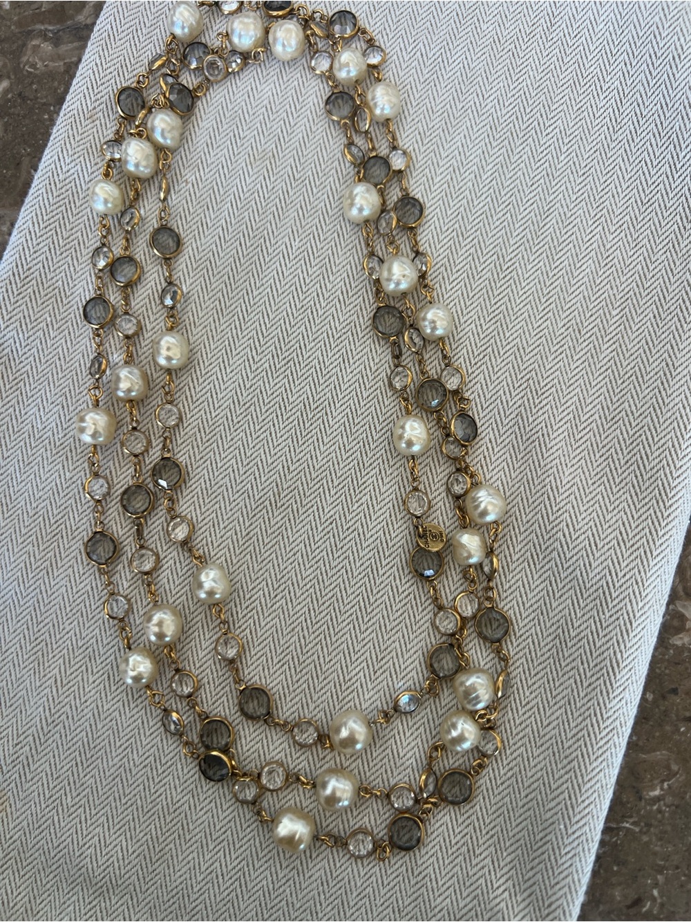 Auth CHANEL 81  faux baroque pearl and gray crystal sautoir necklace